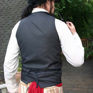 Schwarz und Kastanienbraun Mittelalter Muster Seidenbrokat Steampunk Viktorianische Revers Herrenweste Bild 5