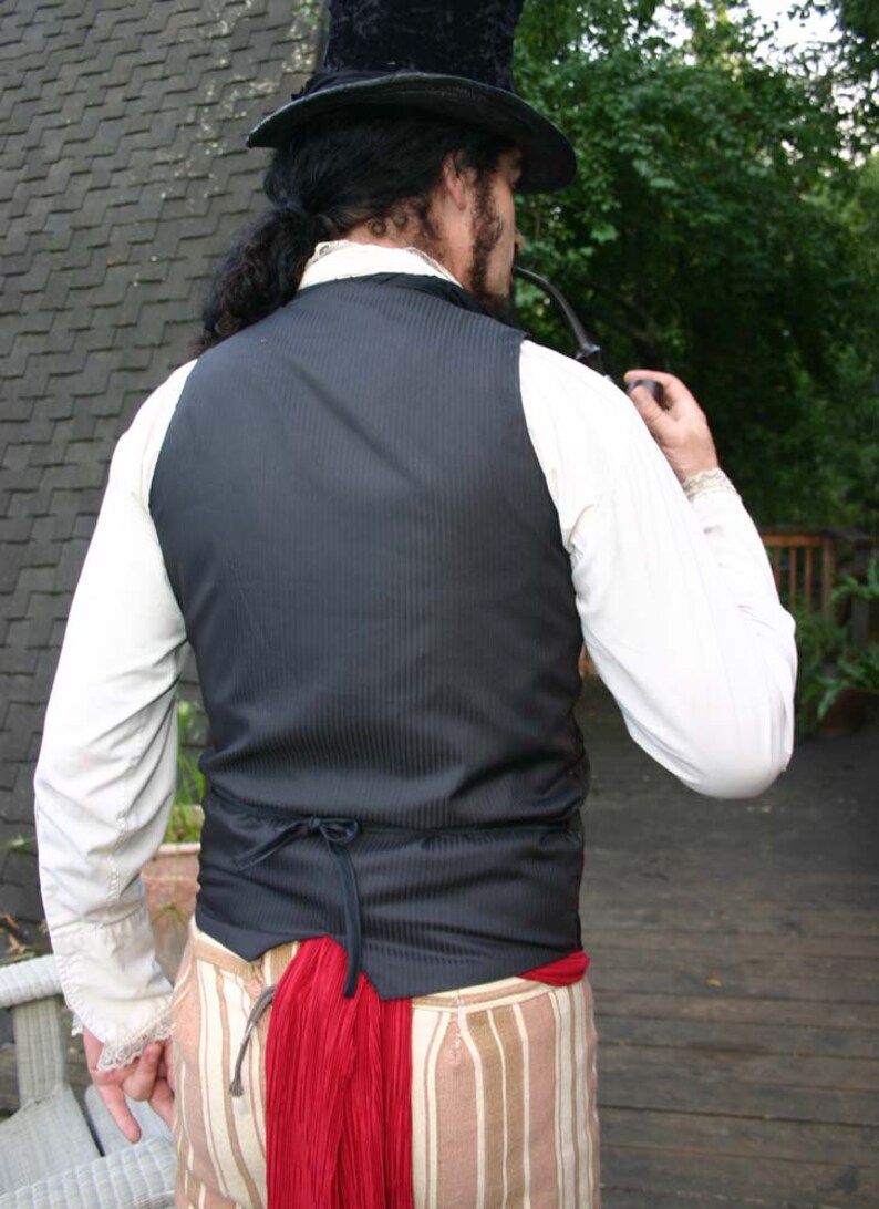 Schwarz und Kastanienbraun Mittelalter Muster Seidenbrokat Steampunk Viktorianische Revers Herrenweste Bild 5