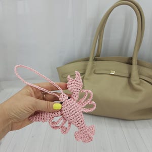 Charm de sac homard en raphia au crochet : décoration océan faite main