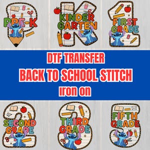 Peut inclure: Transfert DTF avec des personnages Stitch pour la rentrée scolaire. Les motifs incluent "Pre-K", "Kindergarten", "First Grade", "Second Grade", "Third Grade" et "Fifth Grade". Chaque motif intègre des fournitures scolaires et un personnage de dessin animé.