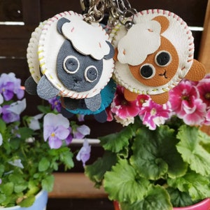 Handmade Leather Sheep Keychain – Cute Animal Bag Charm – Hand Sewn Key Ring – Unique Gift for Her & Him