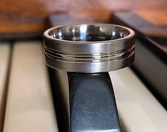 Titanium Ring, Wedding Band, Mens Jewelry, US size 8.5, 7mm Width