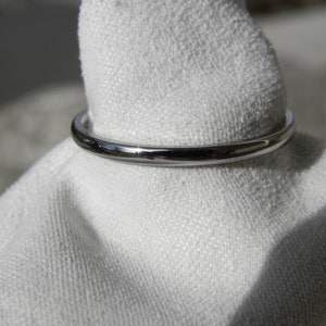 Petite Ring, Everyday Wear Band, 1.5mm Low/Thin Dome Profile Solid Titanium bild 7