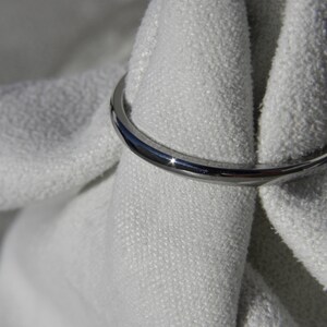 Petite Ring, Everyday Wear Band, 1.5mm Low/Thin Dome Profile Solid Titanium bild 5