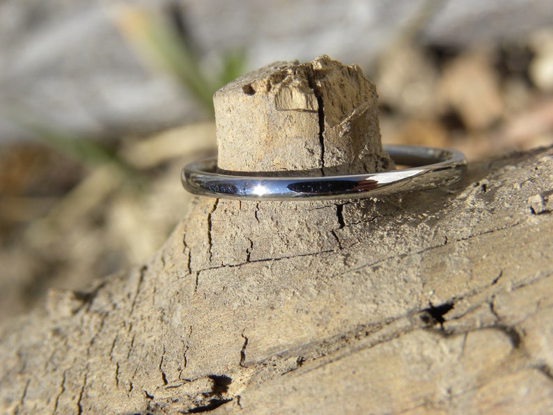 Petite Ring, Everyday Wear Band, 1.5mm Low/Thin Dome Profile Solid Titanium bild 4