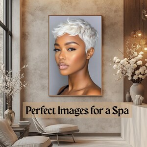 Peut inclure: Un portrait encadré d'une femme avec des cheveux courts et blonds platine. Elle regarde de côté avec une expression neutre. L'arrière-plan est gris clair.