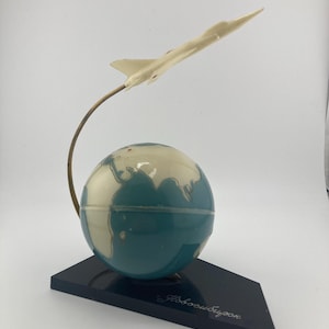 Portasigarette vintage in plastica dell'URSS / globo con nascondiglio / souvenir spaziale dell'URSS / scatole di sigarette sovietiche / piccolo globo vintage