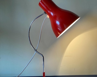 Vintage Metall Tischlampe Rot Napako: Schreibtischlampe Design by Josef Hurka