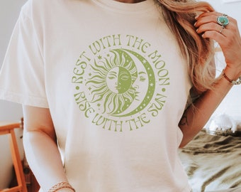Celestial Crop Top Retro Sun Cropped T-shirt Comfort Colors Festival Clothing 90s Aesthetic Shirt Boho Style Yoga Top Sun and Moon Shirt