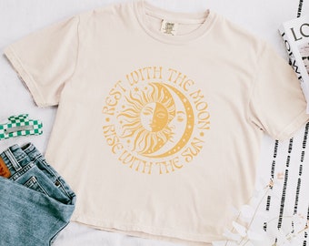 Celestial Crop Top Retro Sun Cropped T-shirt Comfort Colors Festival Clothing 90s Aesthetic Shirt Boho Style Yoga Top Sun and Moon Shirt