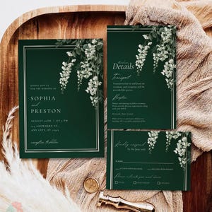 Juego de invitaciones de boda verdes, elegante invitación verde esmeralda, invitación floral de White Valley, invitaciones botánicas minimalistas, plantilla RSVP plateada