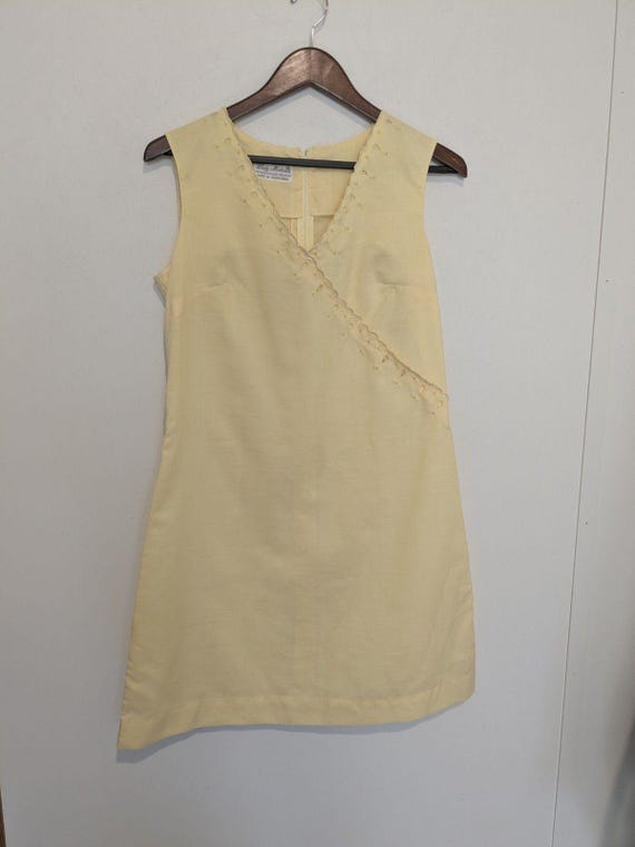 Eyelet Vee Neck Vintage 60s Lady Madeira Dress M Cotton Blend S/ less Summer Eyelet Vee Neck Vintage 60s Lady Madeira Dress M Cotton Blend S/ less Summer