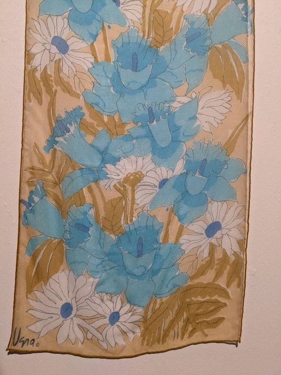 Blue and Brown Daisy Daffodil Floral Pattern Long 