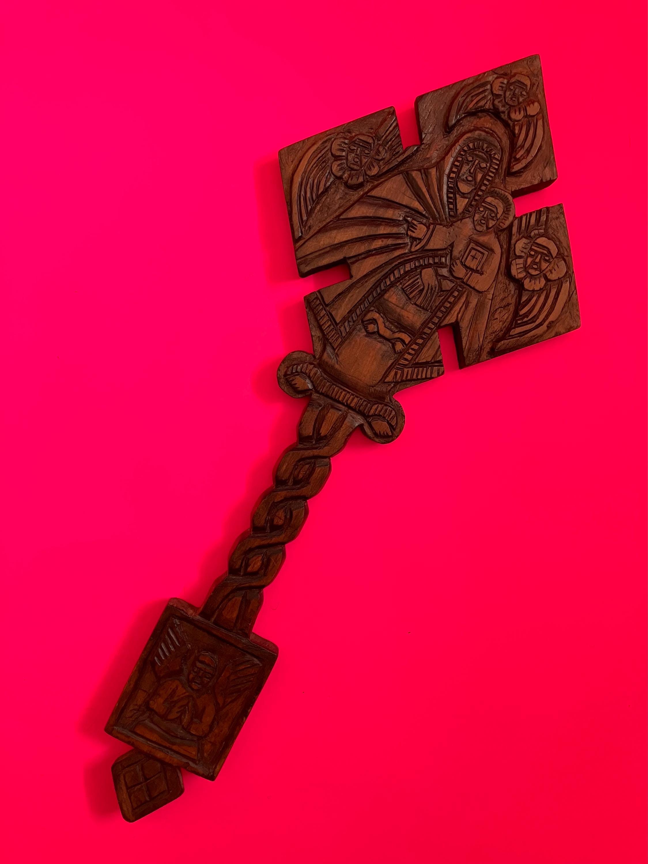 エチオピア木製彫刻 エチオピアの手彫りの木製コプト十字架 - 聖母子と天使のアイコン