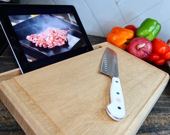 Solid Oak Cutting Board: Professional Grade with Tablet Stand