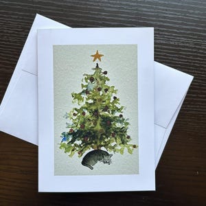 Chat dormant sous le sapin de Noël – Carte de vœux aquarelle par K.L. Rockwell
