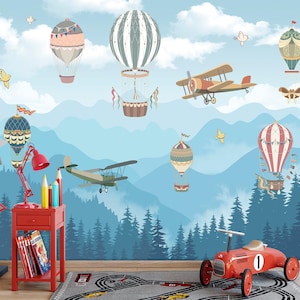 Carta da parati vintage con mongolfiere e aeroplani - Carta da parati murale per cameretta dei bambini a tema avventura - Arte murale per cameretta dei bambini con cielo blu stravagante - Decorazione aviazione retrò