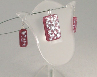 Silver Starbursts on Mauve Pendant and/or earrings - dichroic fused glass jewelry (4299-4300)