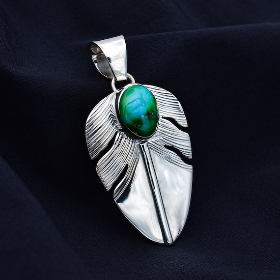 Detailed Native American Navajo Turquoise Sterling Silver Feather Necklace Detailed Native American Navajo Turquoise Sterling Silver Feather Necklace
