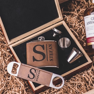 Personalisierter Leder Flachmann und Flaschenöffner in Geschenkbox, Trauzeuge Geschenk, Trauzeugen Vorschlag Geschenk, Trauzeuge Geschenk, Junggesellen Geschenke für Männer
