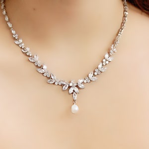 Collier pendentif coeur en cristal, zircone cubique et perles d'eau douce