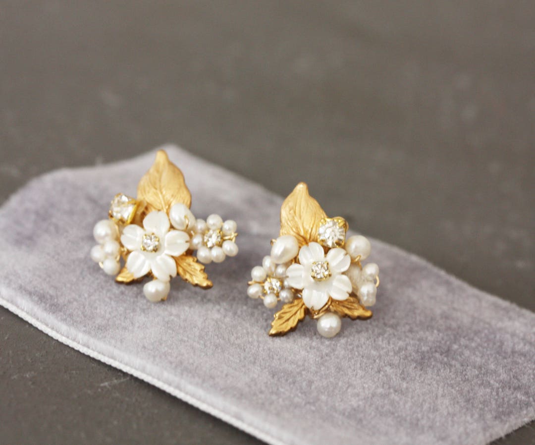 FLORA STATEMENT EARRING GLD MOTHER OF PEARL main image 1