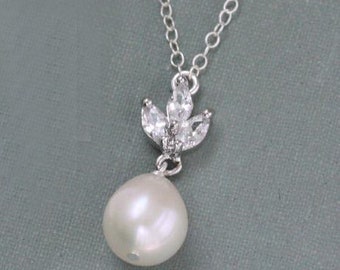 Crystal Delicate Rhinestone and Freshwater Pearl Drop Necklace