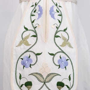 18th Century Embroidered Tie-On Pocket | Flora & Vines