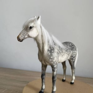 Needle Felted Horse Sculpture with Wire Armature and Glass Eyes – Realistic Handmade Wool Miniature Collectible Animal Figurine Gift
