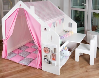 Houten kinderspeelhuis: Montessori Busy House met bureau en stoel