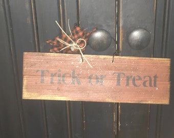 Trick or Treat sign, halloween sign, primitive sign, halloween decor, trick or treat, fall decor, wood sign, trick or treat stenciled sign