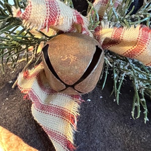 Fabric snowman head, snowman and lights, winter decor, berry wreath, tiny white lights, primitive winter, top hat snowman, primitive snowman image 8