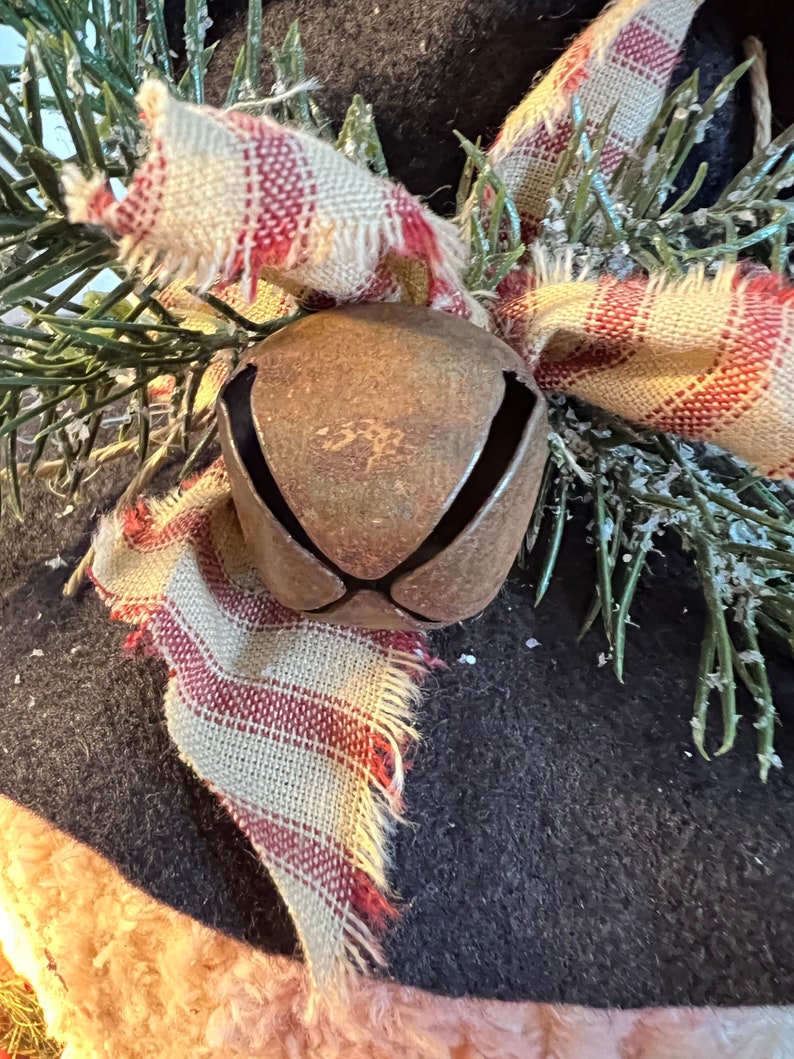 Fabric snowman head, snowman and lights, winter decor, berry wreath, tiny white lights, primitive winter, top hat snowman, primitive snowman image 8