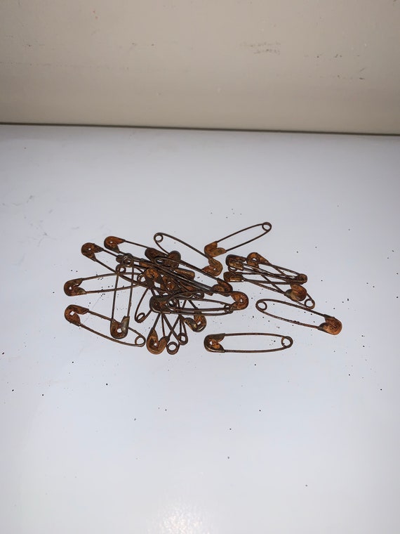 Craft Supply, 50 Rusty Safety Pins, Metal Safety Pins, Crafting Supply,  Primitive Safety Pins, Rusty Look Metal, Fabric Pins, Sewing 