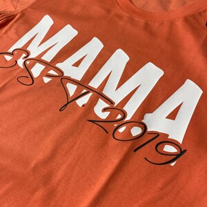 Camiseta personalizada para mamá, camiseta personalizada con el año de nacimiento, regalo para el día de la madre, camiseta linda para mamá, camiseta de cuello redondo para mamá estimada, camiseta de diseño simple, la mejor mamá del mundo