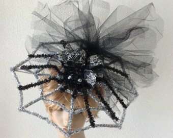 Black Gothic Fascinator With Veil Cobweb Lace Curl Feather  display picture 2