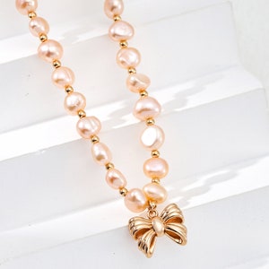 Collar con lazo de perlas barrocas / Plata de ley S925 bañada en oro de 18 k con dije de lazo caprichoso / Gargantilla encantadora y llamativa para mujer
