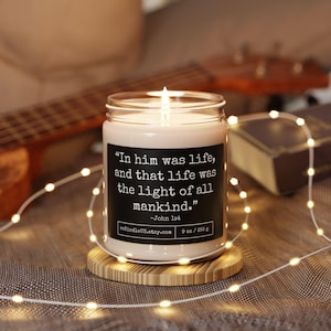 En lui Lumière de l&#39;humanité, bougie citation biblique, bougie inspirante, bougie de prière, bougie de dévotion, bougie spirituelle, bougie du livre de Jean