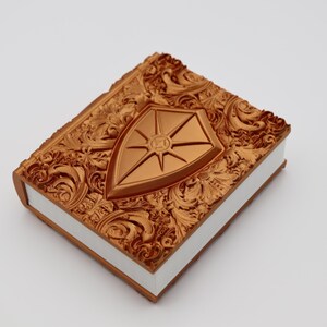 Livro, Dados, Carta, Bandeja de Rolamento, Armazenamento. Paladino, Escudo. Cobre Brilhante. D&D, Dungeons and Dragons, Jogos de RPG, Jogos de Cartas e Dados