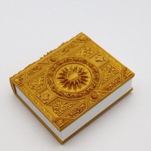 Buch. Würfeln, Karte, Rolling Tray, Aufbewahrung. Licht, Sonne, Cosmic. Shiny Gold, Dungeons and Dragons, D&D, Rollenspiele, Karten- und Würfelspiele