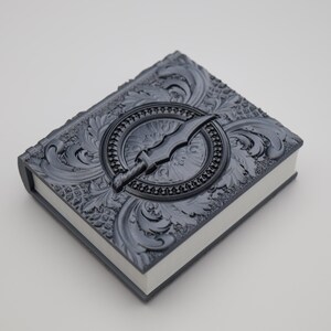 Buch. Würfeln, Karte, Rolling Tray, Aufbewahrung. Schurke, Dieb. Shiny Dark Silver, Dungeons and Dragons, D&D, Rollenspiele, Karten- und Würfelspiele