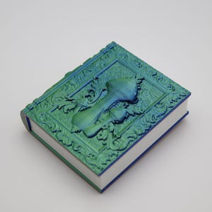 Mushroom Tome. Livro, Dados, Bandeja de rolagem de cartas, Cobre verde azul, Dungeons and Dragons, DnD, D&D, Jogo de RPG, Jogos de cartas e dados