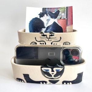 Cat pottery caddy for cell black white wall hanging phone holder crazy cat lover gift afbeelding 1