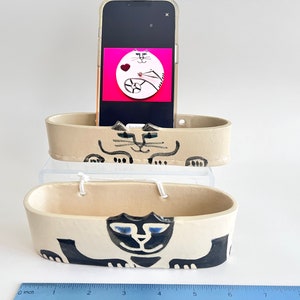 Cat pottery caddy for cell black white wall hanging phone holder crazy cat lover gift afbeelding 3