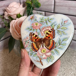 Vintage Daher Tin Container with Lid Small Heart Shaped Butterfly Flowers Designed by Daher Container Made in England 11101 Patina