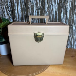 ヴィンテージ プラスチック ファイル フォルダー ボックス ハンドル ロック付き キー付き タン トープ ベージュ 1970 年代 Ballanoff Porta-File 収納ボックス レトロ オフィス 収納ケース