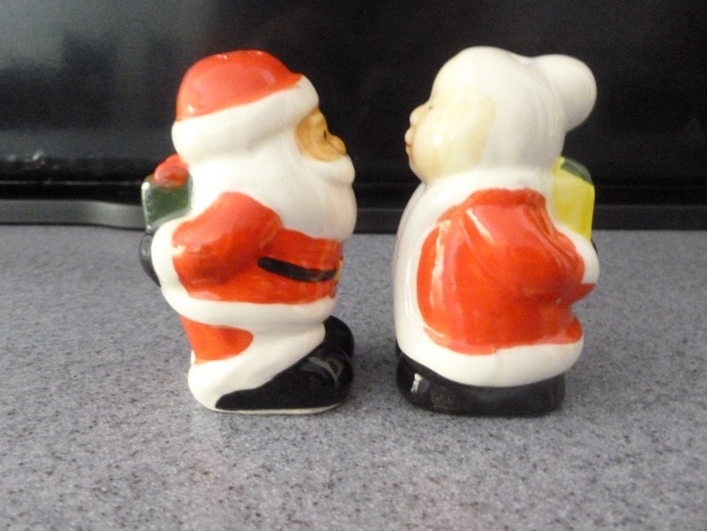 Vintage Mr And Mrs Claus Salt And Pepper Shakers