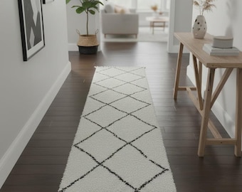 Tappeto passatoia marocchino, tappeto da corridoio in lana Beni Ourain nero e avorio, tappeto passatoia berbero a rombi tessuto a mano, tappeto passatoia minimalista scandinavo per cucina.