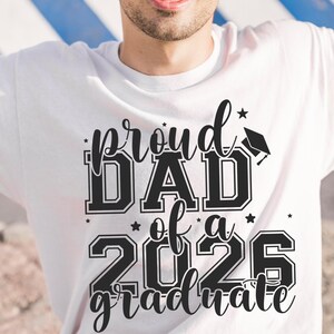 Proud Mom & Dad of a 2026 Graduate Shirt – Class of 2026 Graduation Tee, Senior Graduation Shirt for Graduate Mom And Dad immagine 5