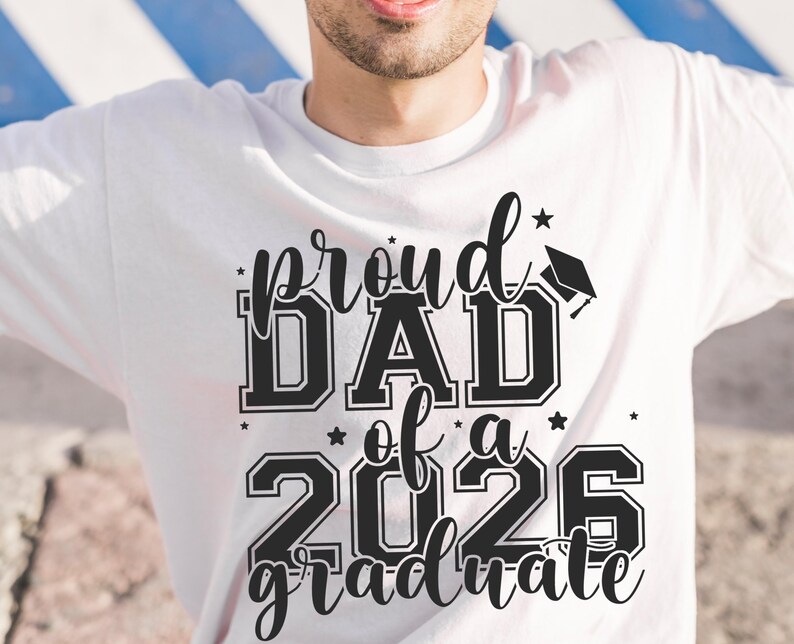 Proud Mom & Dad of a 2026 Graduate Shirt – Class of 2026 Graduation Tee, Senior Graduation Shirt for Graduate Mom And Dad immagine 5
